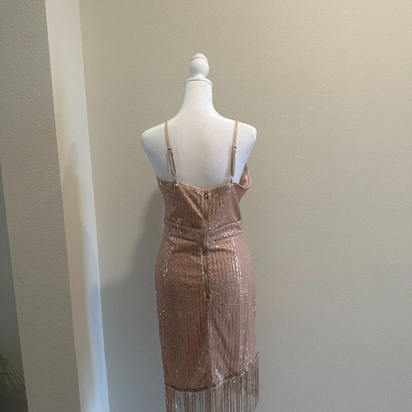 Sequins & Gold - Picture 4 of 5